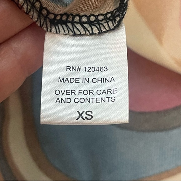 ❤️2/$15 or 3/$21❤️ CSC Studios Retro Swirled Long Sleeve Top, Size XS - Picture 11 of 13